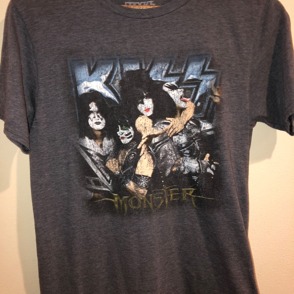 Kiss tee